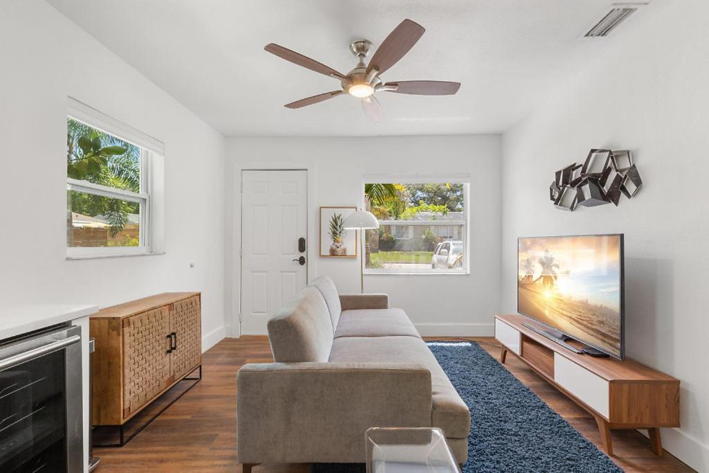 سانت بطرسبرج 'Cozy Palms Oasis' W/ Patio: 4 Mi To St Pete Beach المظهر الخارجي الصورة